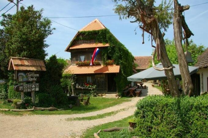 Rural Tourism Family Ravlic Guest House Muzilovcica Eksteriør bilde