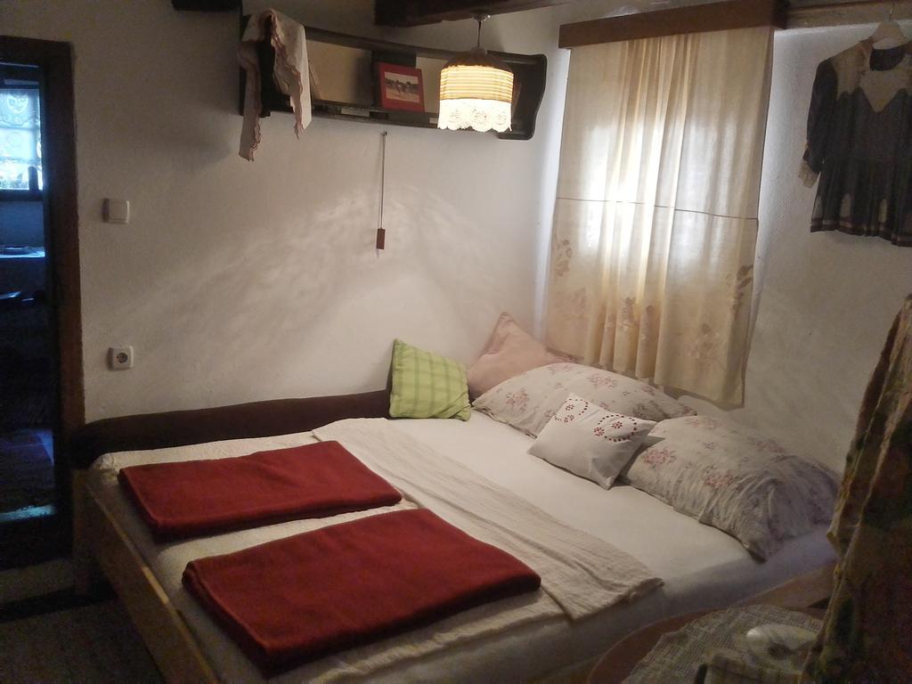 Rural Tourism Family Ravlic Guest House Muzilovcica Eksteriør bilde